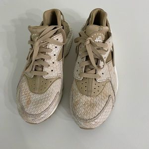 nike air huarache shoes